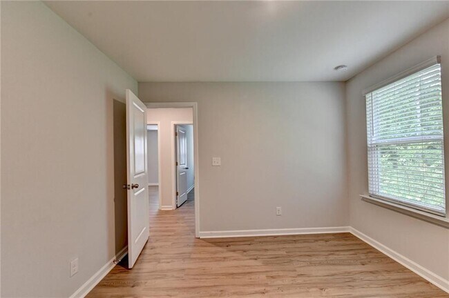 Building Photo - 175 Grey Falcon Ave