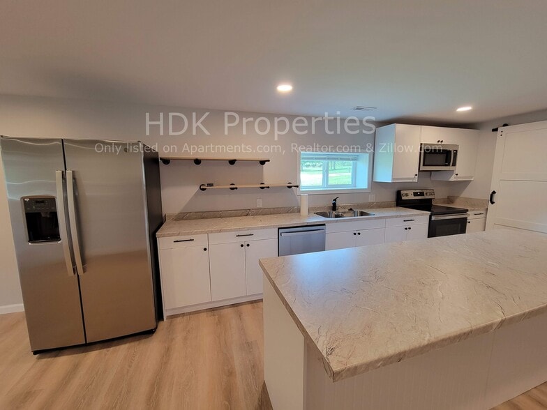 Kitchen - 1566 Sugar Grove Rd