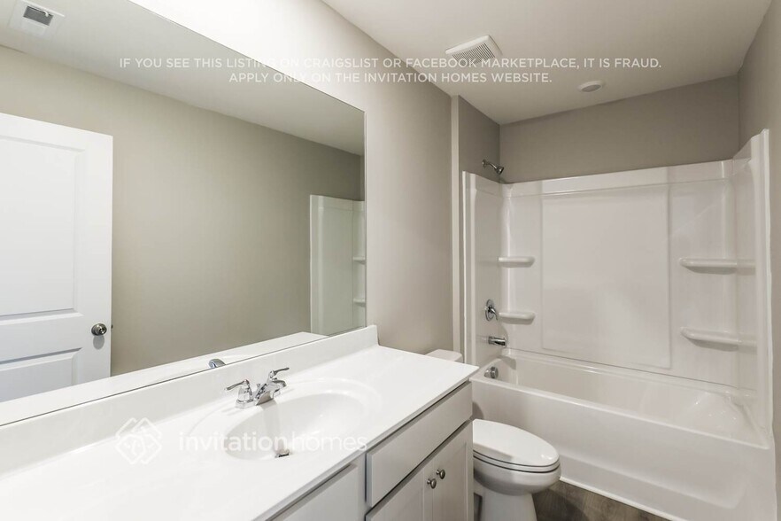 Building Photo - 537 Almere Dr