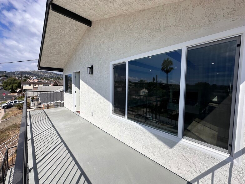 Building Photo - 770 W 2nd St