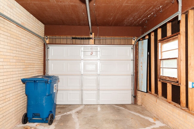 Building Photo - 801 Sunny Ln