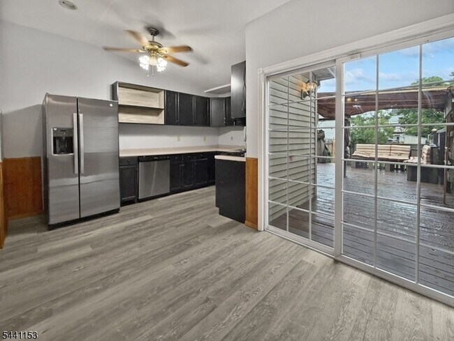 Building Photo - 249 Mercer St