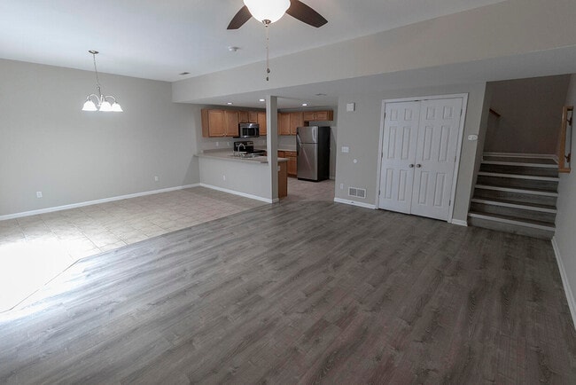 Building Photo - 1938 Center St