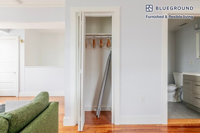 Building Photo - 1008 Winthrop Ave