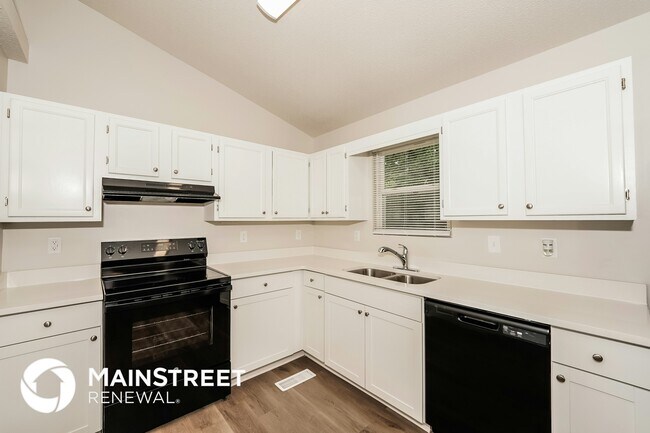 Building Photo - 4852 Shady View Dr