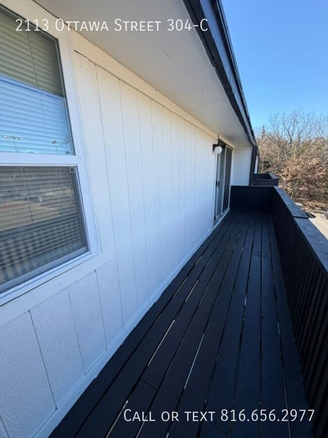 Building Photo - 2113 Ottawa St