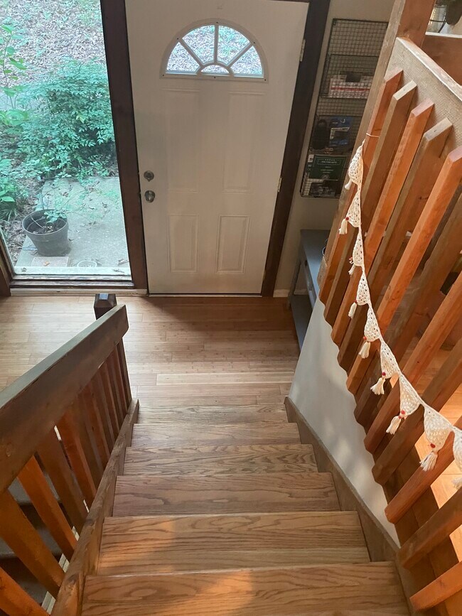 Building Photo - 1543 Hillhaven Dr