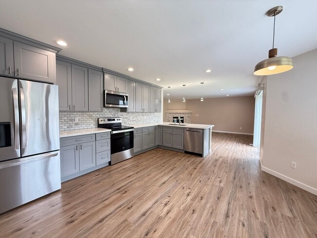 Building Photo - Move in Ready Luxury 4 Bedroom, 2.5 bath home for rent...