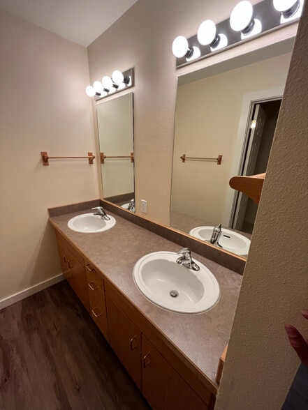 Building Photo - 441 Firelight Dr