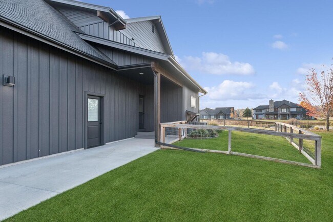 Building Photo - Whitefish Home in The Lakes