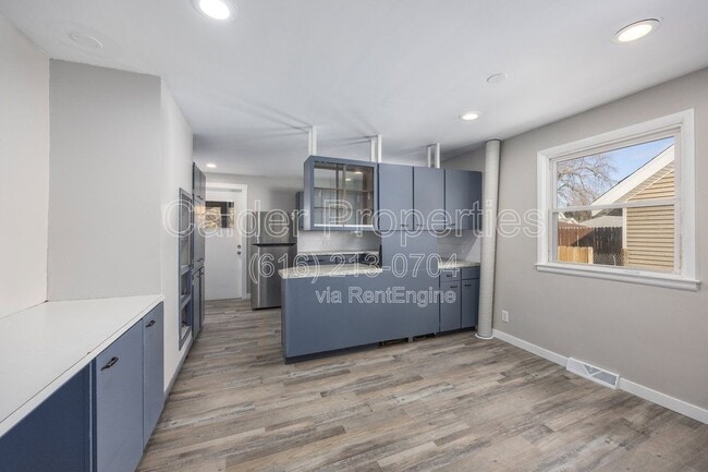 Building Photo - 1635 Cleveland Ave SW