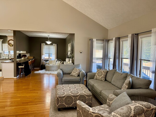 Building Photo - Spacious Two-Story Home in Blacksburg