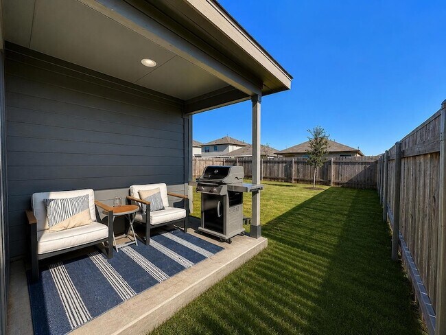 Building Photo - 208 Longbridge Dr