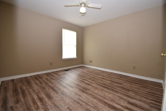 Building Photo - Lots of Updates with Granite Countertops