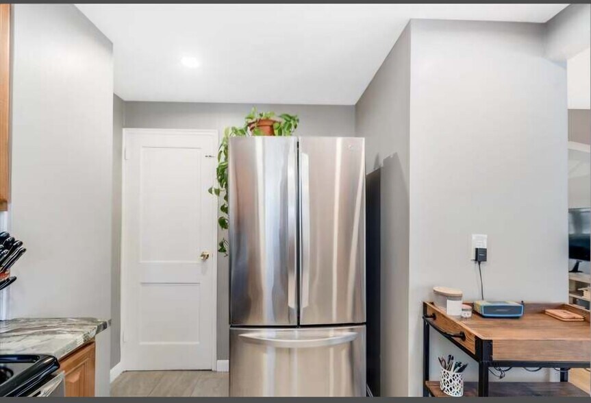 Building Photo - 90 Harold St