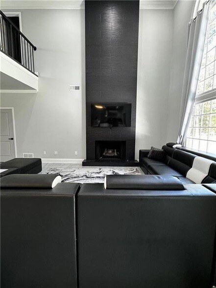 Building Photo - 4299 Oakvale Ln