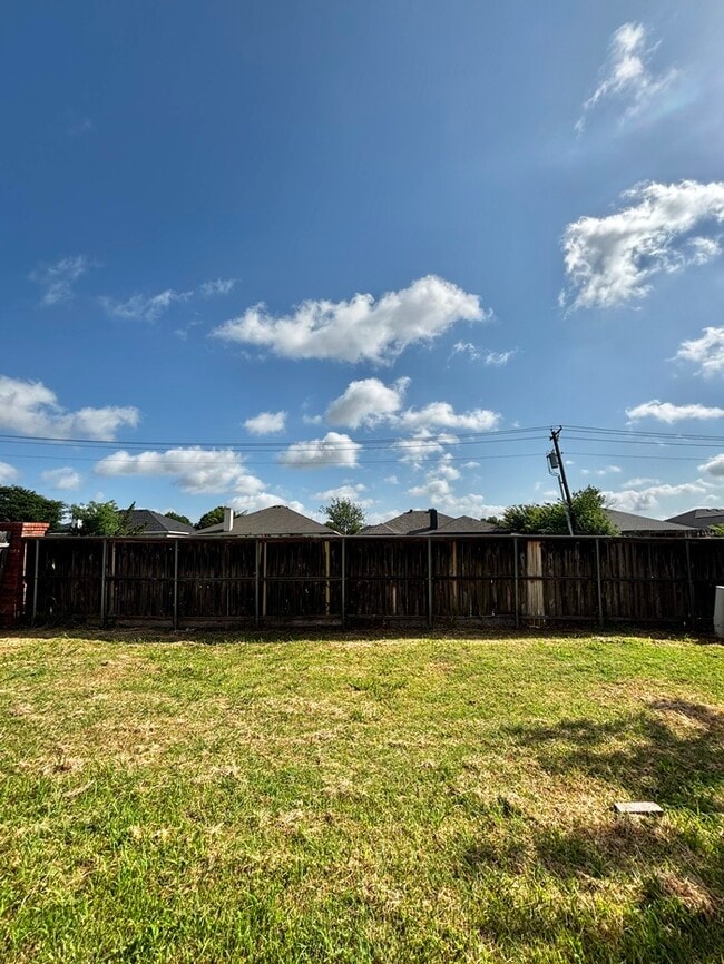 Building Photo - 319 Tioga Dr