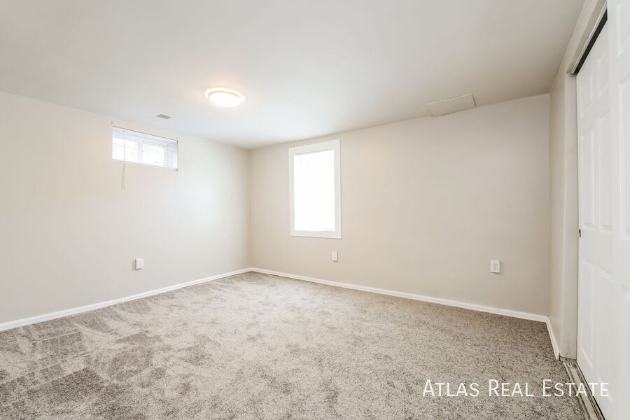 Building Photo - 4030 Kalamath St