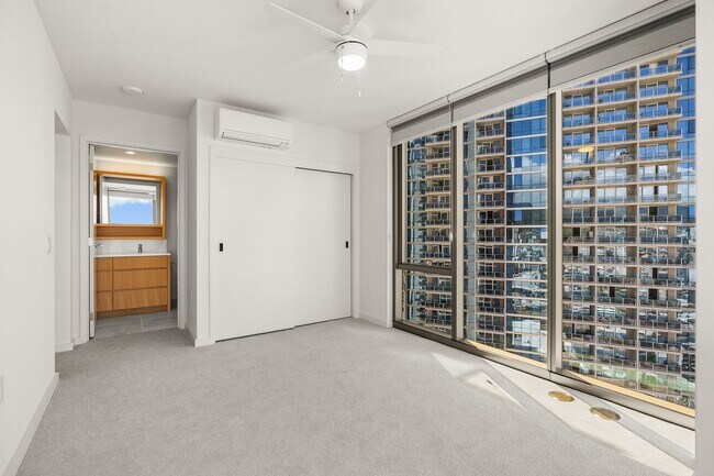 Building Photo - Sky Ala Moana West — 2 Bed / 2 Bath / 2 Parking