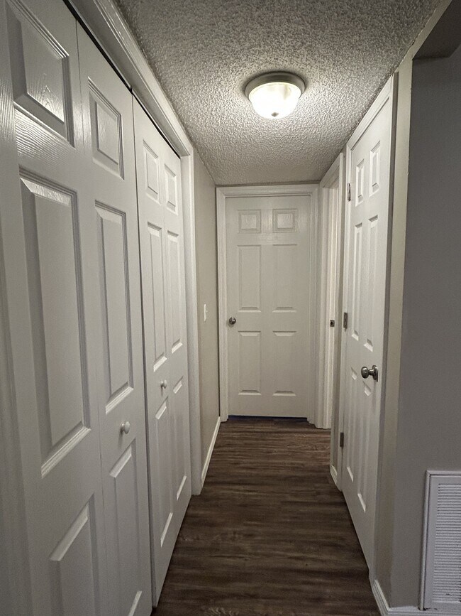 Building Photo - 221 Brooke Lynn Dr