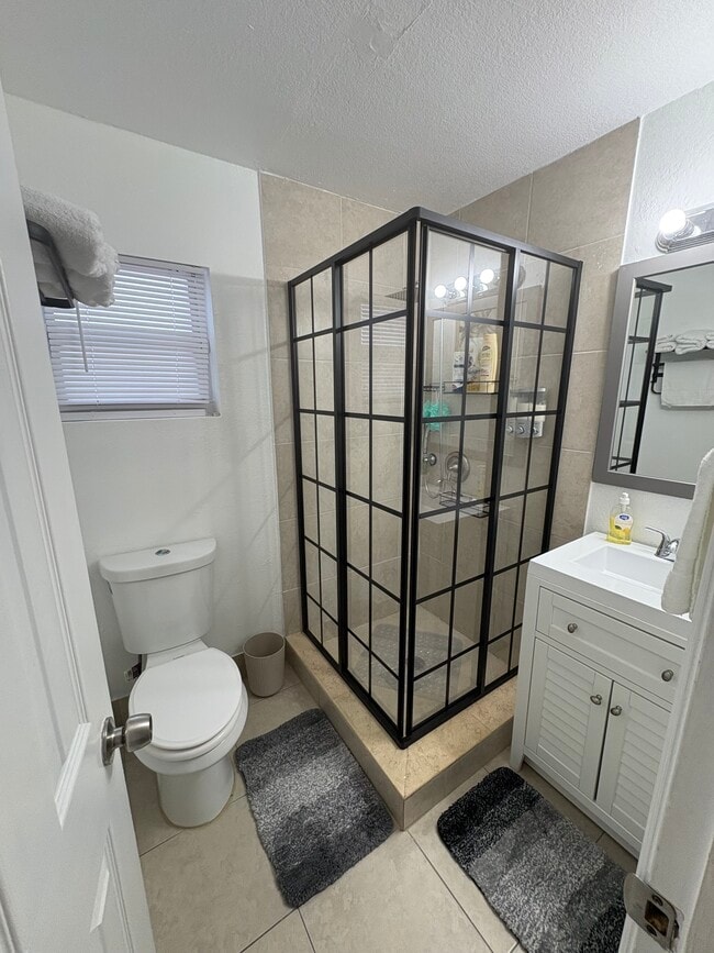 Building Photo - 191 NW 17th Ct