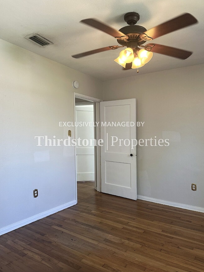 Building Photo - 8121 Hawthorne St
