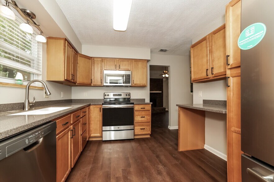 Building Photo - 10533 Docksider Dr E