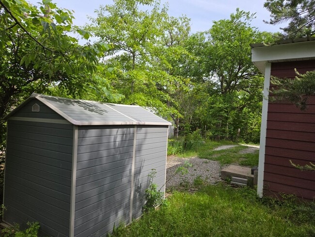 Building Photo - 2 bd, 1 ba house, just north of Columbia off of Route B, many updates, 1 acre lot