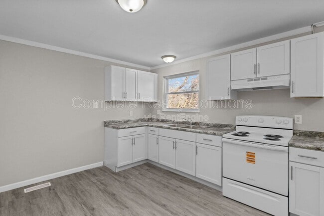 Building Photo - 10432 Royal Dr