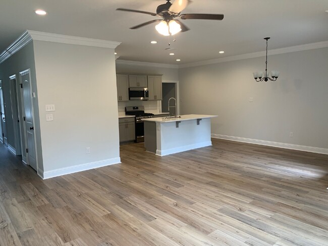 Building Photo - The Cottages at University Villas 3 bedroom 2.5 bath townhouse for Lease!