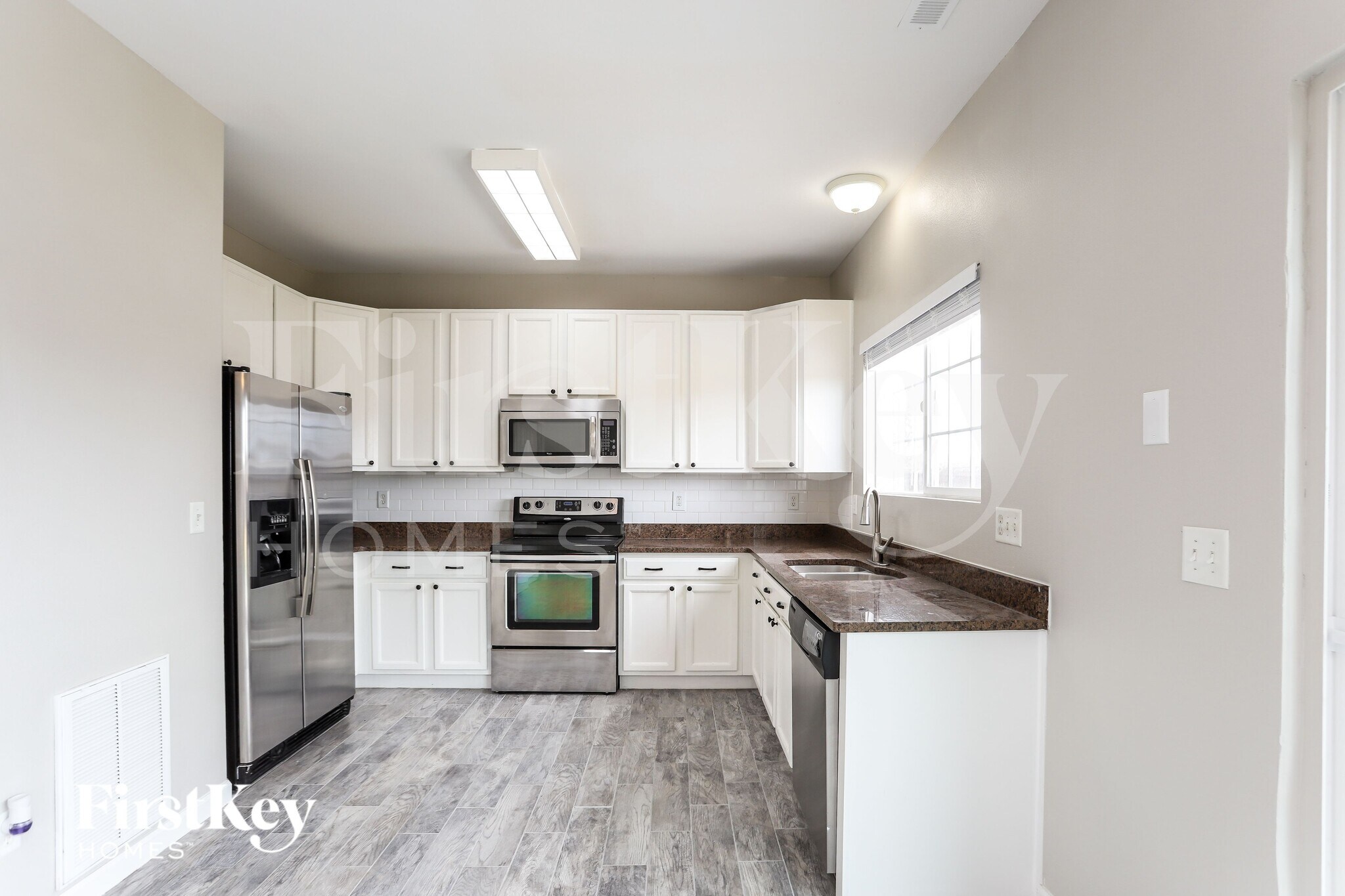 Building Photo - 1449 N Monument Dr