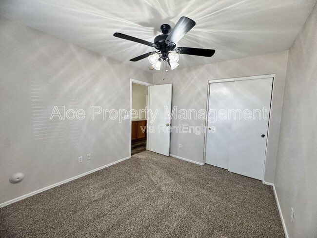 Building Photo - 9138 W Ross Ave