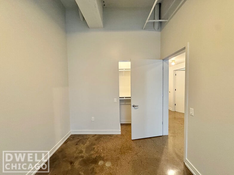 Building Photo - 152 W Huron St