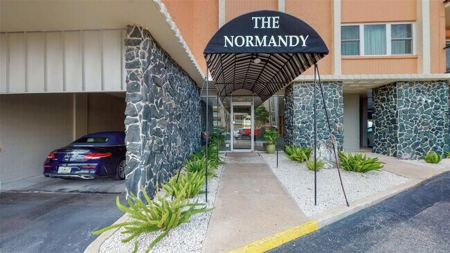 Building Photo - 1120 N Shore Dr NE