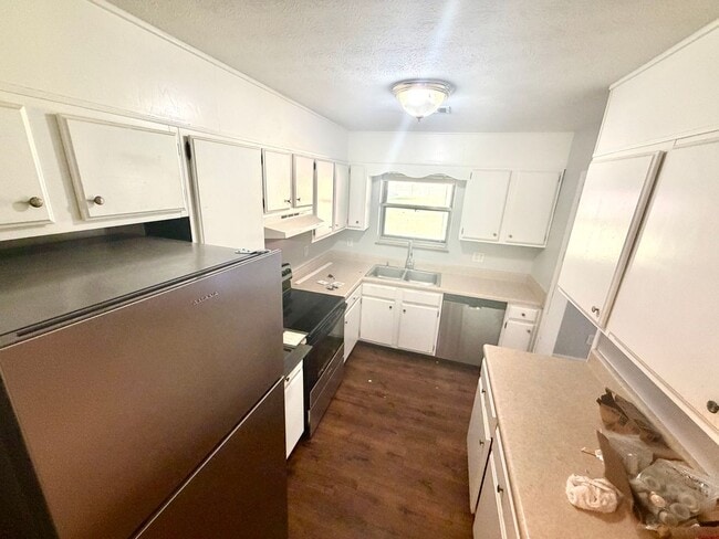 Building Photo - 7225 Deville Way