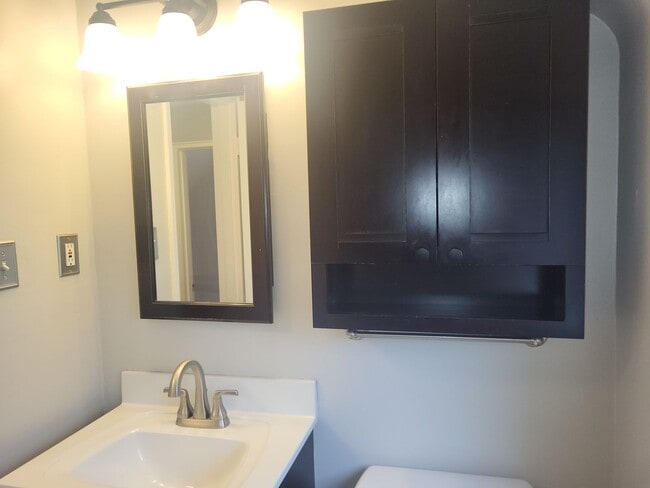Building Photo - Beautiful 3 bedroom house in Brookline