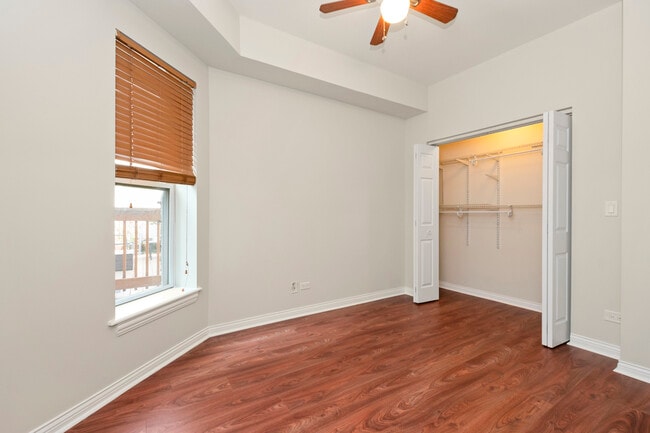 Building Photo - 4517 S Calumet Ave