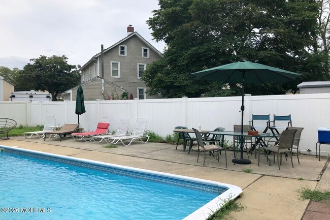 Building Photo - 31 Pine St