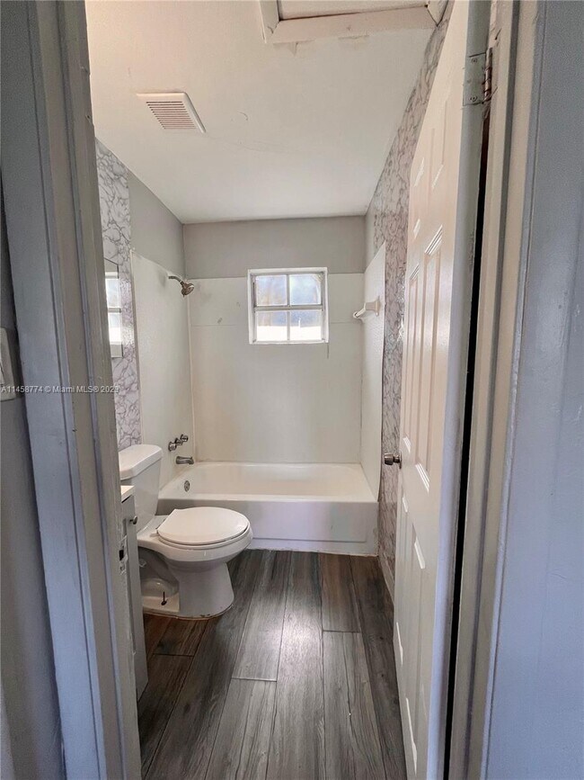 Building Photo - 5010 Pembroke Rd