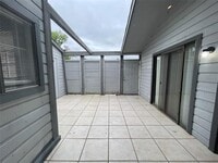 Building Photo - 602 Bellaire Dr