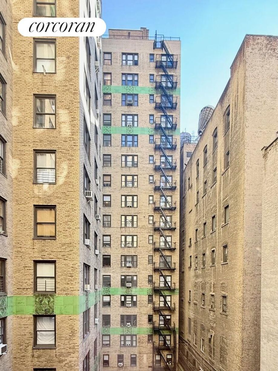 Building Photo - 210 E 68th St