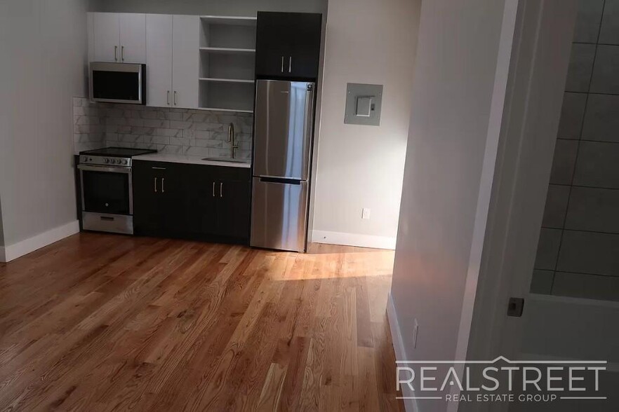 Building Photo - New 2 BEd in Fort Greene with Roof Deck & ...