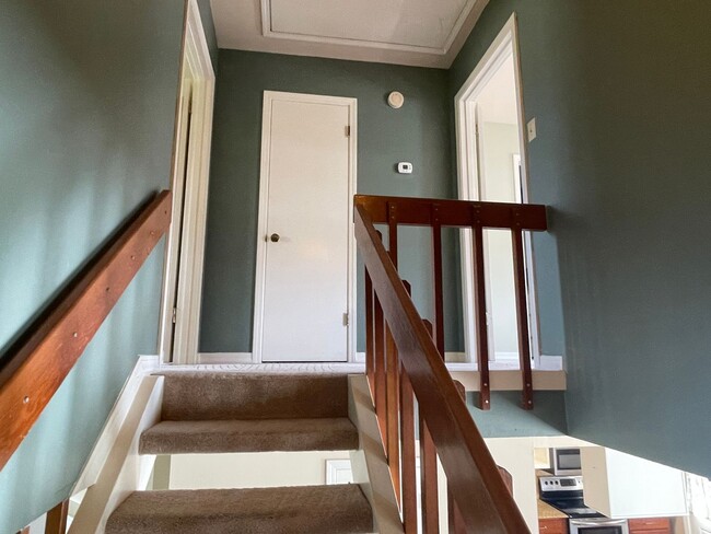 Building Photo - Townhome in Gated Community