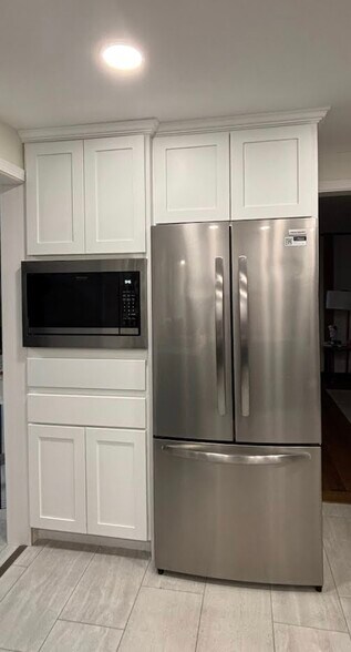 Building Photo - 178 Wellington Ave