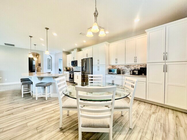Building Photo - 3044 Trasona Dr