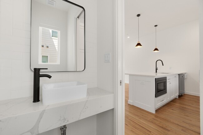 Building Photo - 3 bedroom Lakewood Townhome Walking Distance to Whole Foods and all of your favorites!