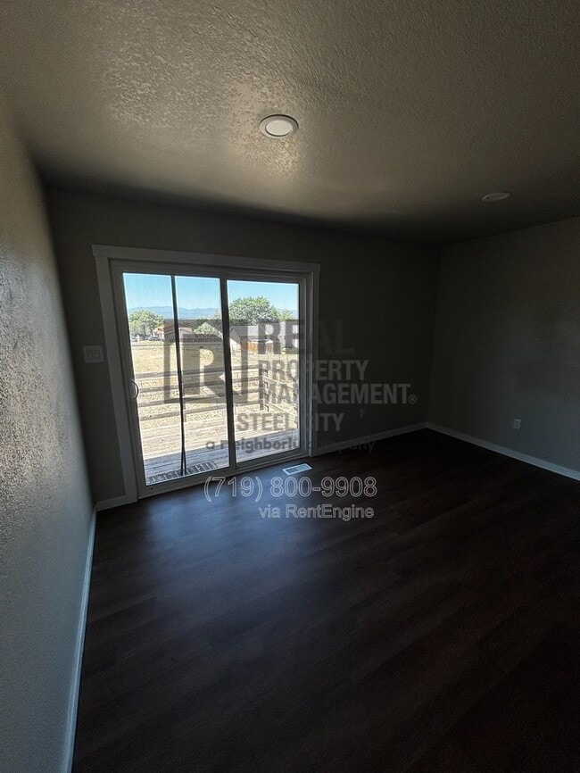 Building Photo - 326 W Golden Eagle Way