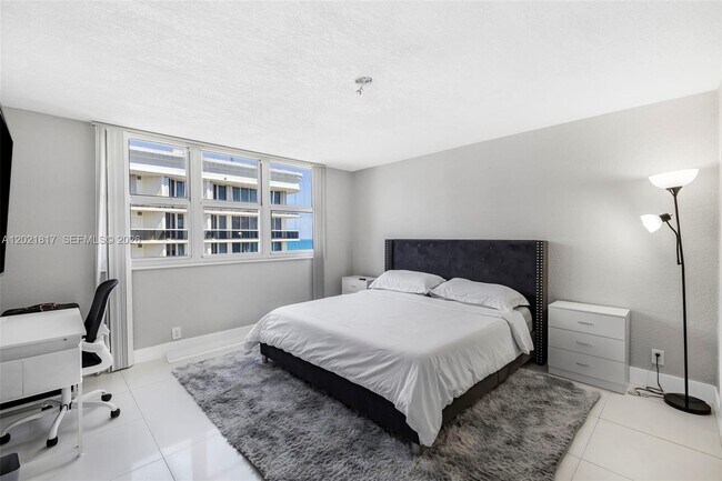 Building Photo - 9511 Collins Ave
