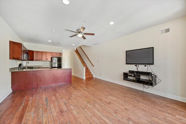 Primary Photo - 1916 N 18th St