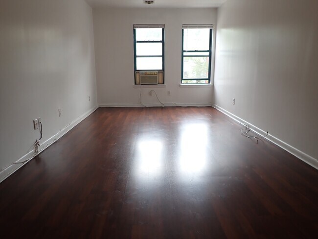 Building Photo - 405 Halsey St